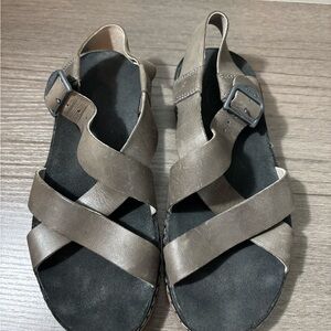 Chaco Townes Grey Leather Sandals Womens Size 5 Barely Worn Excellent Condition
